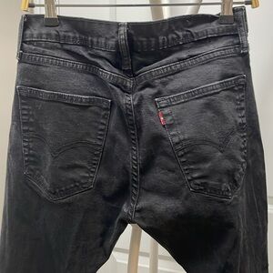 Black Slim Levi’s